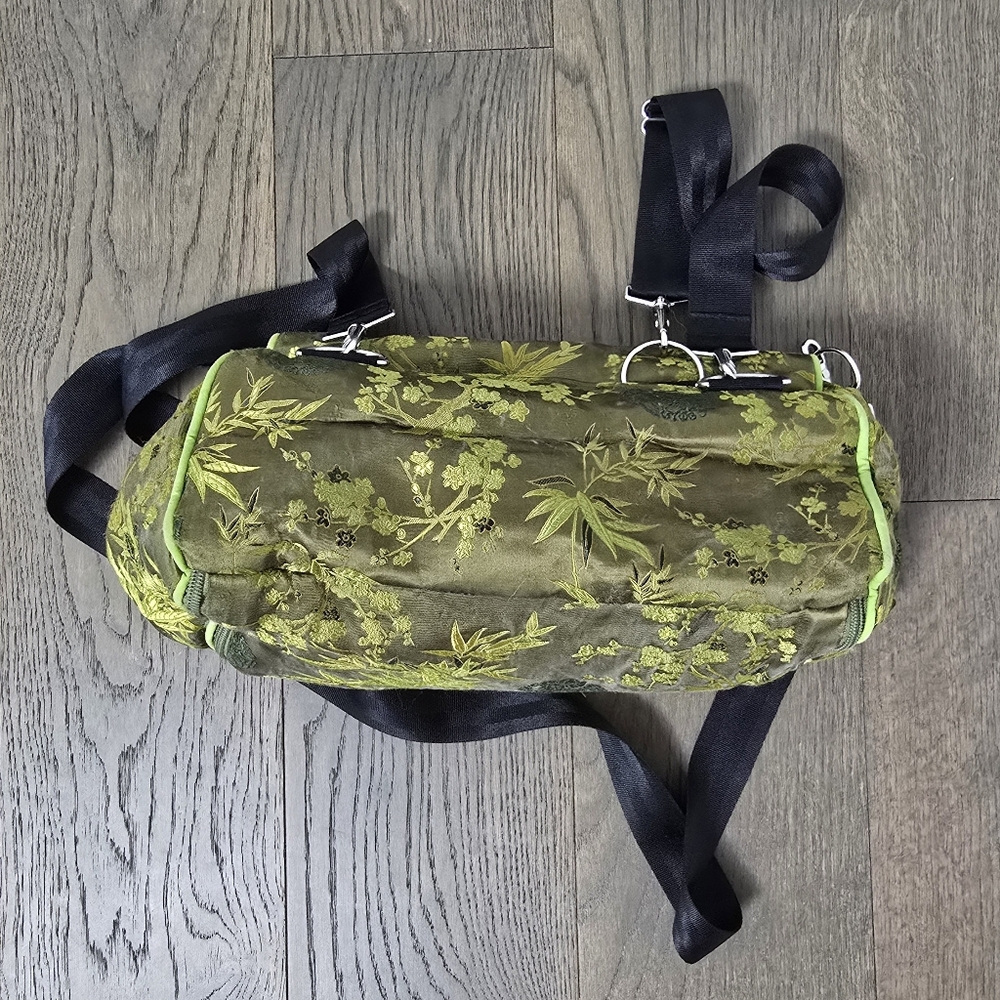Petunia Pickle Bottom Messenger Diaper Bag in Olive Oriental - Picture 10 of 11